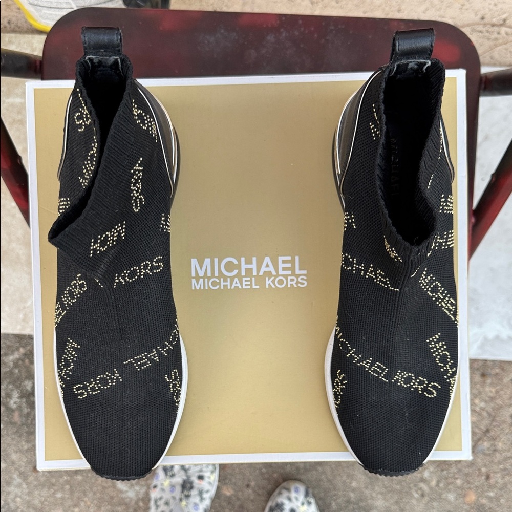 Michael Kors Black and Gold Knit Sneakers with Box - Picture 3 of 9